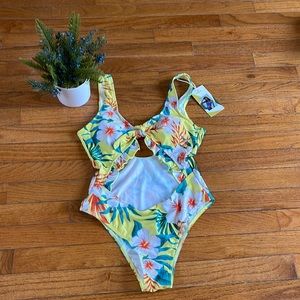 NWT! Halara cutout swimsuit